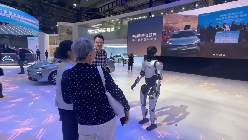 机器人销售上线 智元远征A2亮相2025上海车展，开启智能机器人销售新篇章